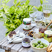 Charger l'image dans la galerie, Oliviers &amp; Co Mix d'olives vertes et noires au oregano et piment 150 gr