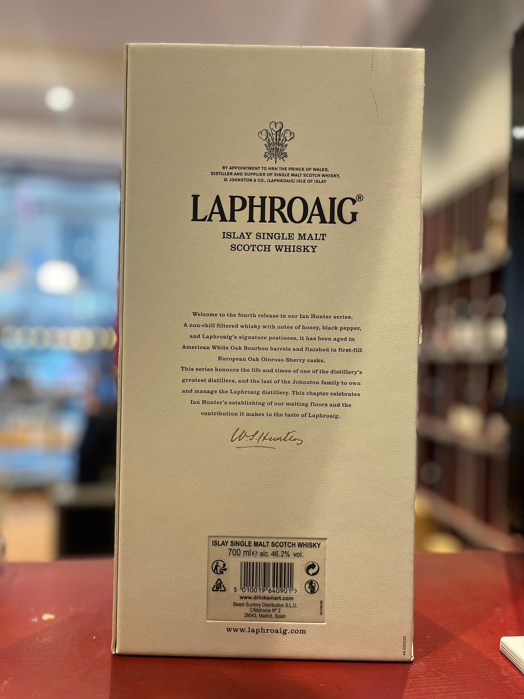 Laphroaig 34YO Ian Hunter Collection Book 4 2022 Single Islay Malt Whisky 46.2%, 70 cl