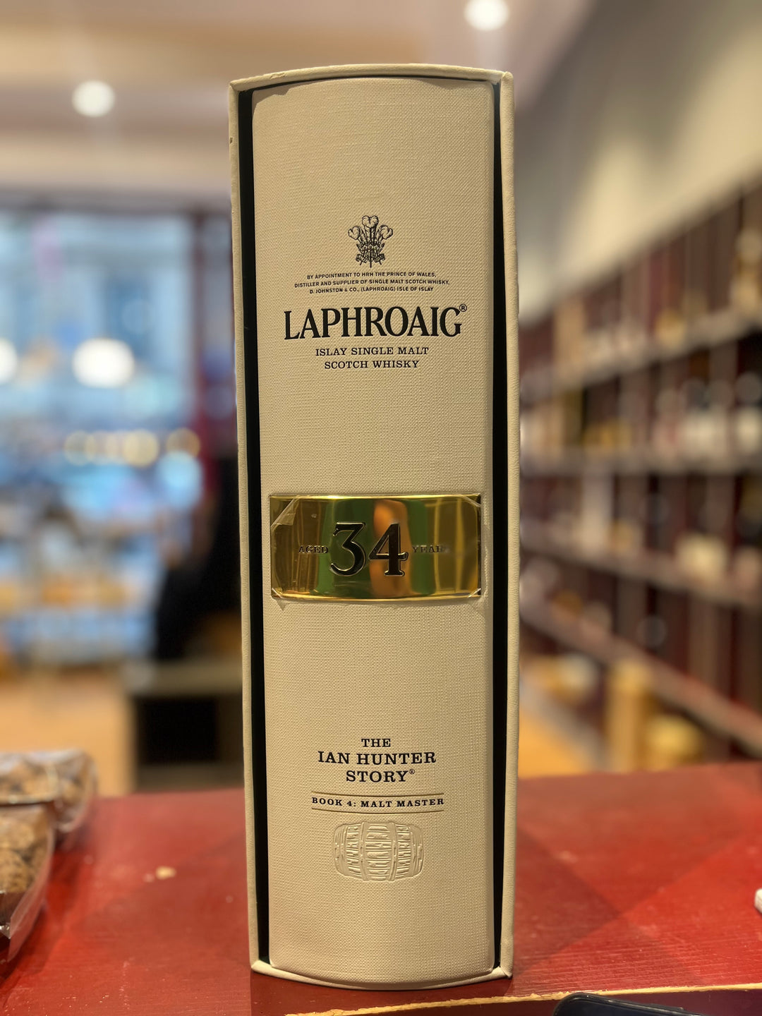 Laphroaig 34YO Ian Hunter Collection Book 4 2022 Single Islay Malt Whisky 46.2%, 70 cl