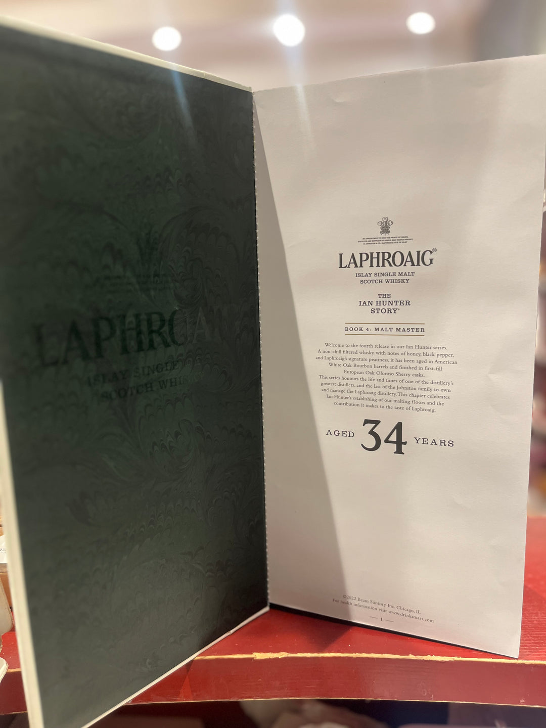 Laphroaig 34YO Ian Hunter Collection Book 4 2022 Single Islay Malt Whisky 46.2%, 70 cl