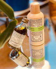 Charger l'image dans la galerie, Elixir végétal de la Grande Chartreuse en étui en bois, 10 cl